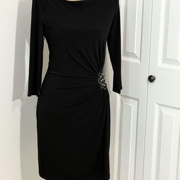 Elegant Black Dress with Embellished Detail - Picture 1 of 4